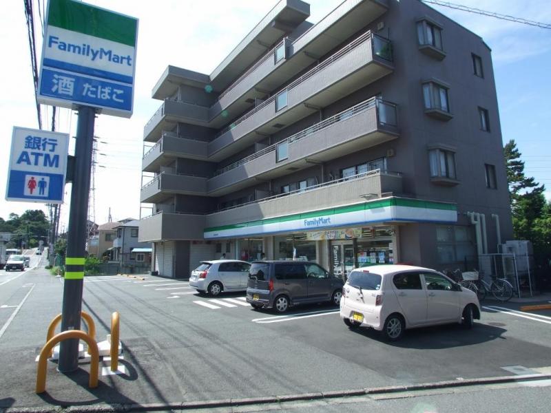 ファミリーマート:徒歩3分(250m)