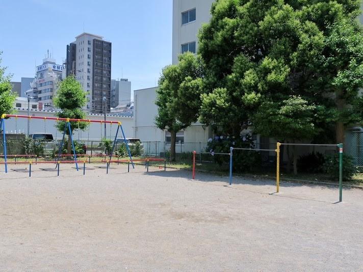 前原西公園:徒歩3分(240m)