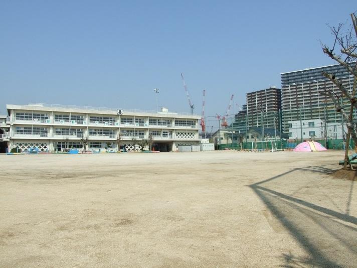 谷津小学校:徒歩12分(950m)