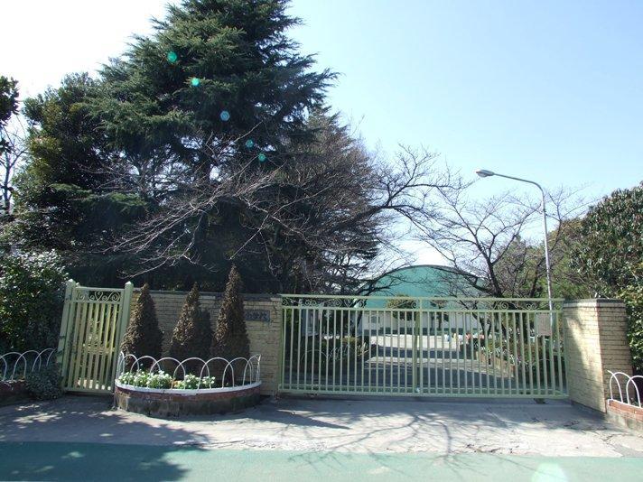宮本小学校:徒歩7分(550m)