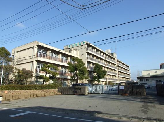 第五中学校:徒歩13分(1000m)