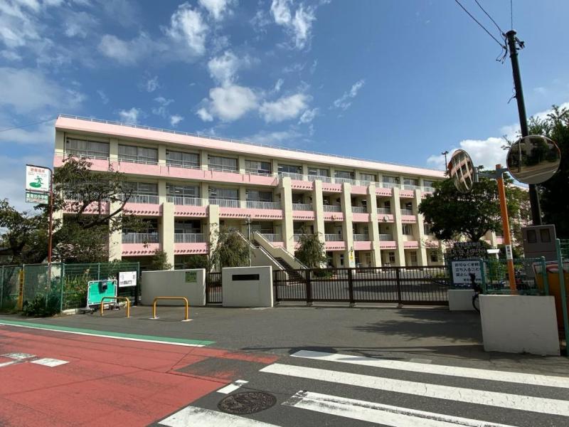 夏見台小学校:徒歩11分(850m)