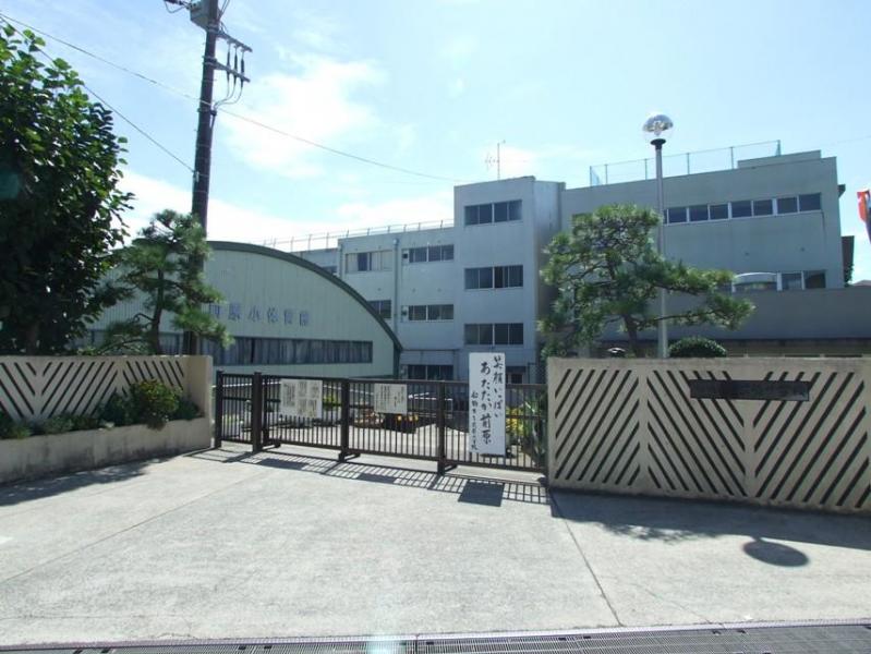 前原小学校:徒歩10分(800m)